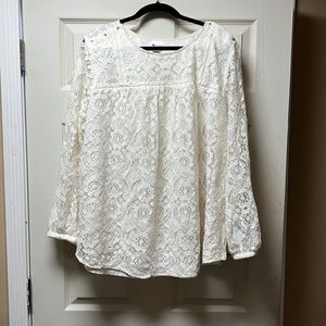 Beautiful ivory lace lined tunic top with small gold button detailing